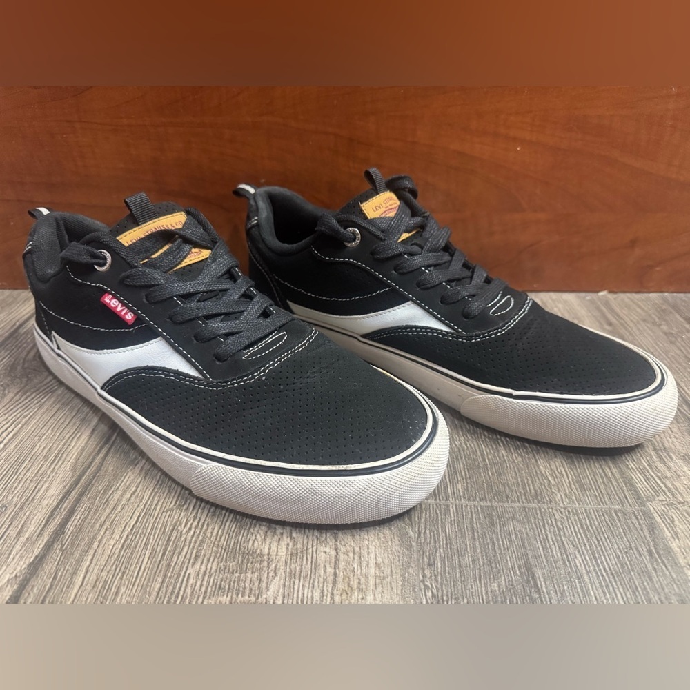 Levi's Men's Black and White Casual Sneakers